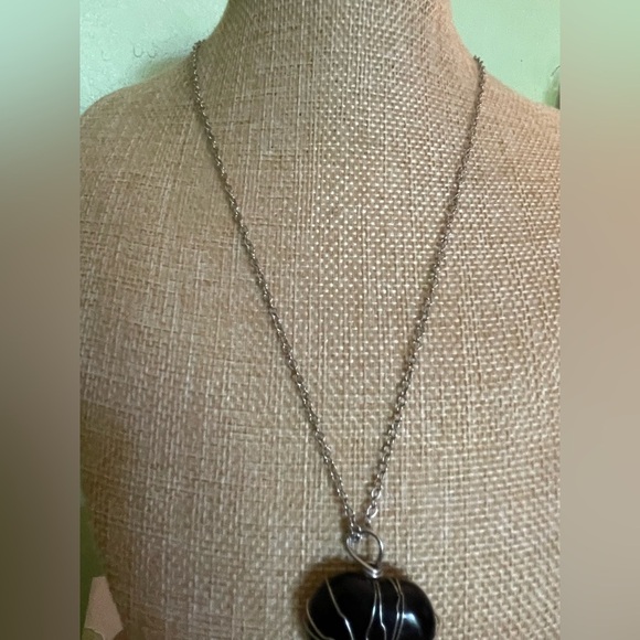 Elegant Black Tree Pendant Necklace - Picture 5 of 6